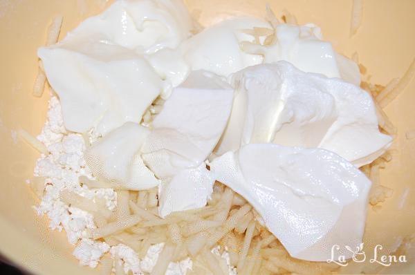 Gogoși aromate cu mere și brânză - Pas 1