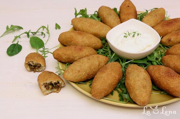 Kibbeh sau Chiftele de bulgur umplute cu carne - Pas 22