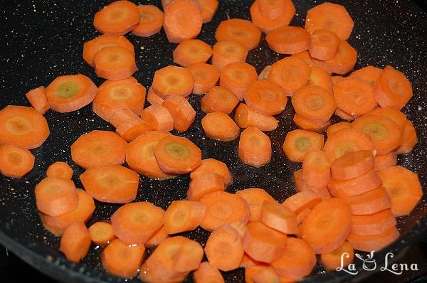 Mancare de dovlecei cu morcovi si smantana - Pas 2