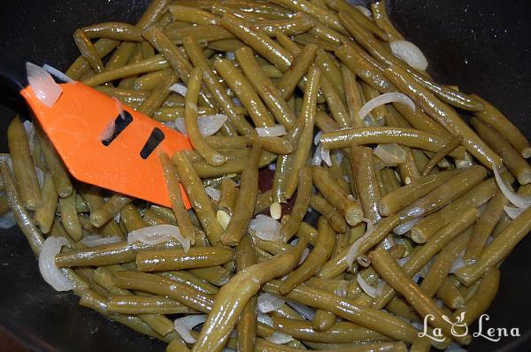 Mâncare de fasole verde cu ouă - Pas 3