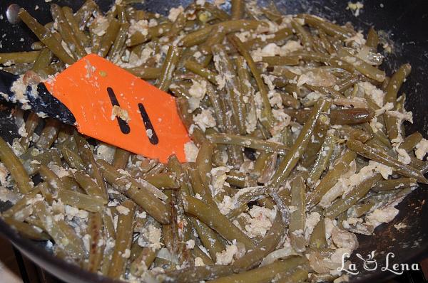 Mâncare de fasole verde cu ouă - Pas 5