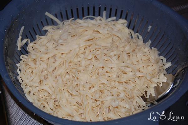 Noodles chinezești cu pui și legume - Pas 8