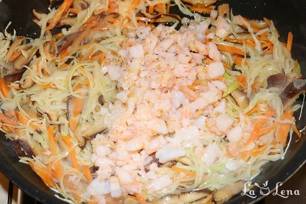 Pachețele de primăvară chinezești cu creveți și legume - Pas 9