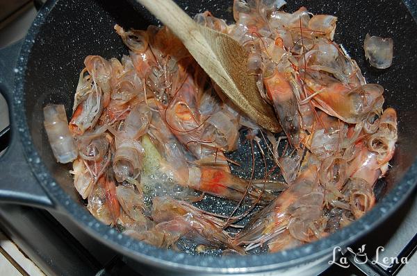 Paella cu fructe de mare - Pas 4