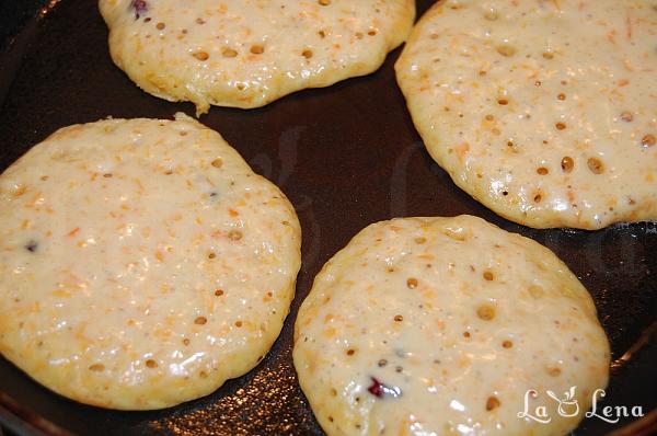 Pancakes cu dovleac și fructe uscate - Pas 7