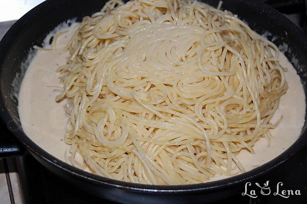 Paste Alfredo cu pui - Pas 11