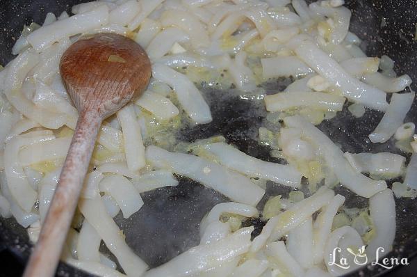 Paste cu sos de roșii și calamari - Pas 7