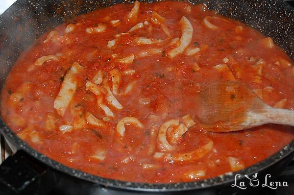 Paste cu sos de roșii și calamari - Pas 9