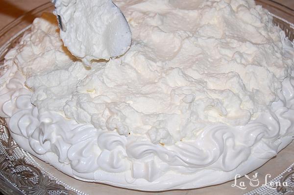Pavlova cu fructe de pădure - Pas 12