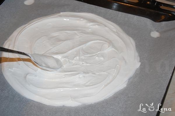 Pavlova cu fructe de pădure - Pas 3