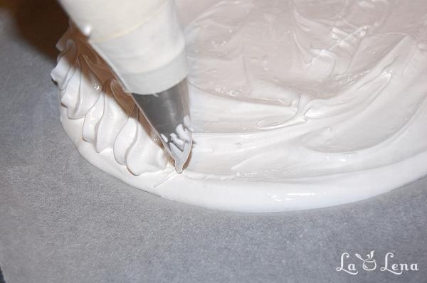 Pavlova cu fructe de pădure - Pas 4