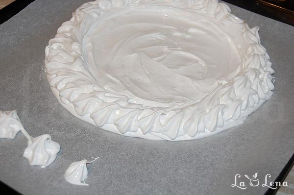 Pavlova cu fructe de pădure - Pas 5