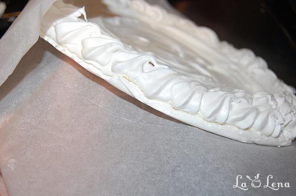 Pavlova cu fructe de pădure - Pas 8