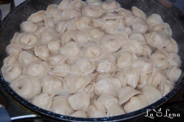 Pelmeni - Colțunași cu carne rusești - Pas 11