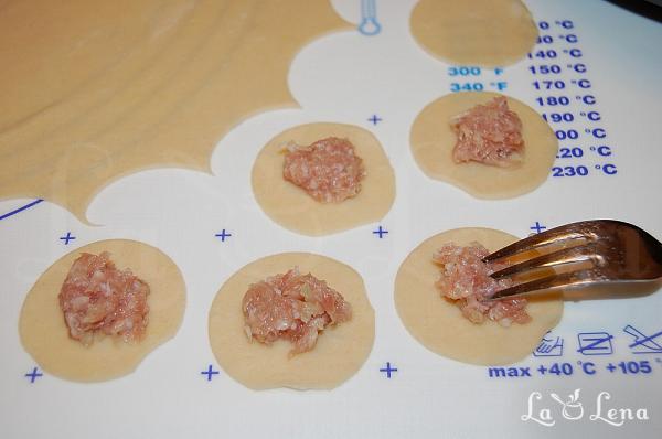 Pelmeni - Colțunași cu carne rusești - Pas 5