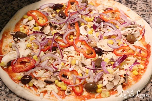 Pizza Vegetariana, ca la pizzerie - Pas 5