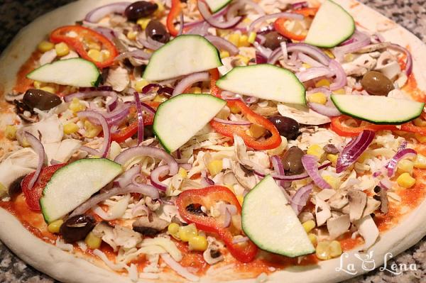 Pizza Vegetariană, ca la pizzerie - Pas 6