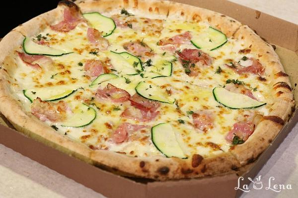 Pizza cu bacon și zucchini - Pas 10