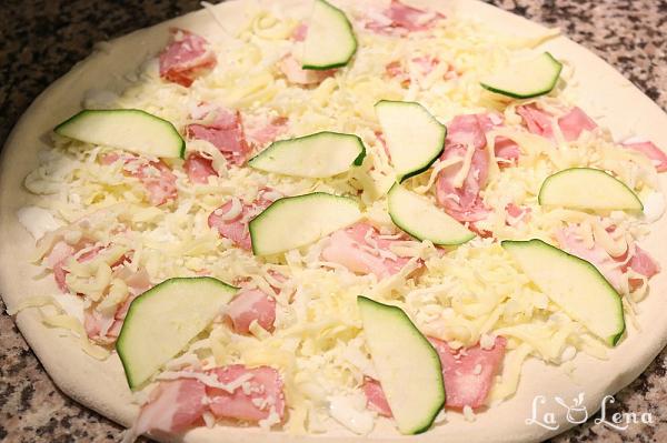 Pizza cu bacon și zucchini - Pas 7