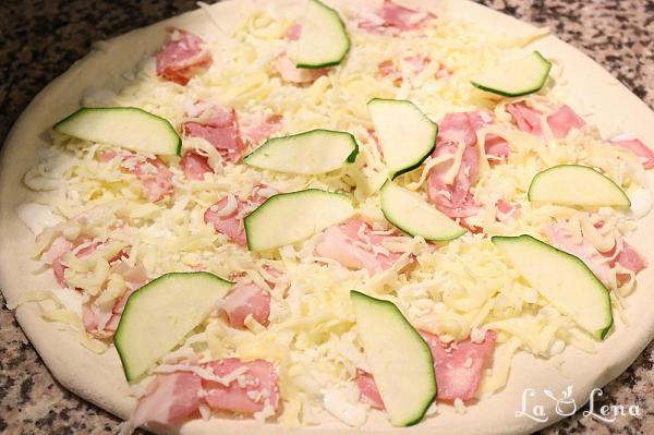 Pizza cu bacon si zucchini - Pas 7