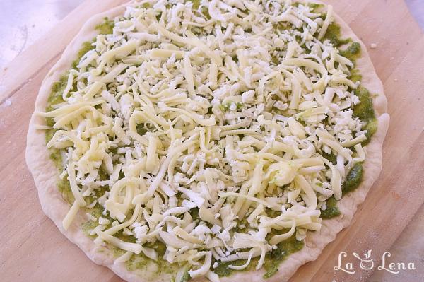 Pizza cu pui și sos pesto - Pas 5