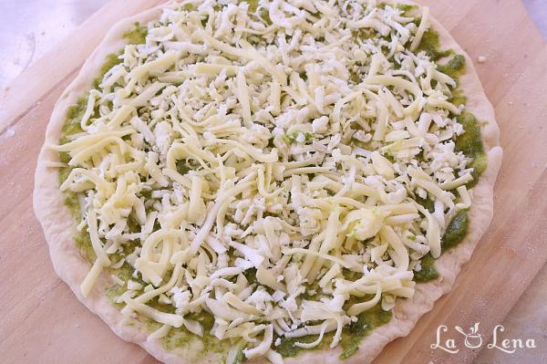 Pizza cu pui si sos pesto - Pas 5