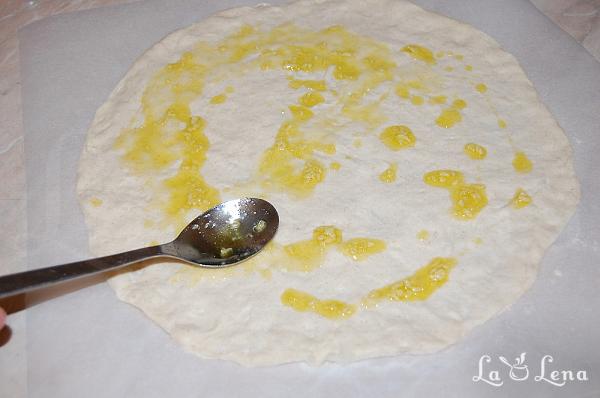 Pizza cu spanac și brânzeturi - Pas 1