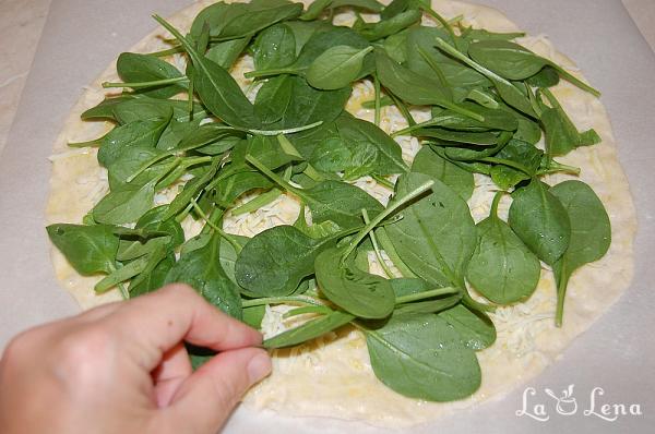 Pizza cu spanac și brânzeturi - Pas 3