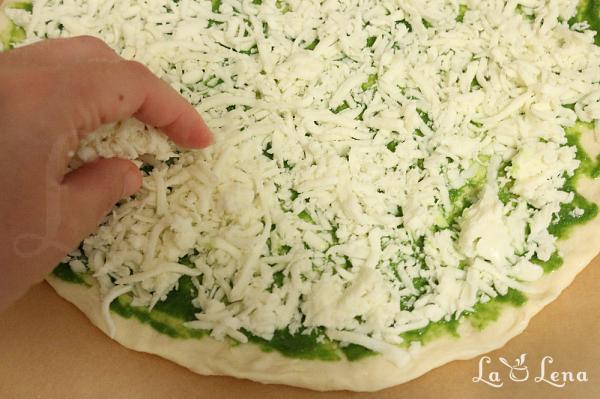 Pizza cu sparanghel si sos pesto - Pas 6