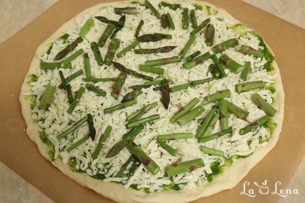 Pizza cu sparanghel si sos pesto - Pas 7