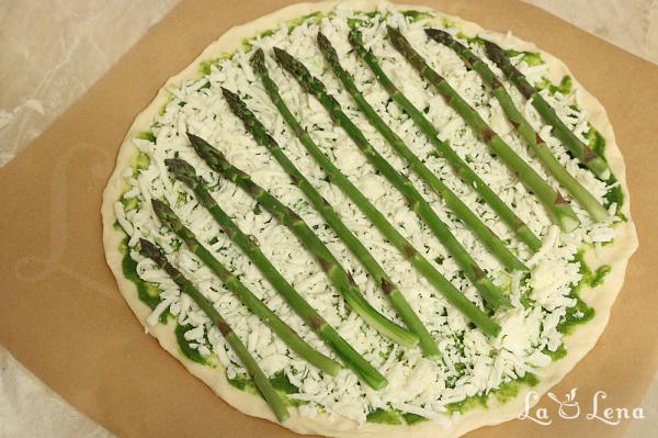 Pizza cu sparanghel si sos pesto - Pas 8