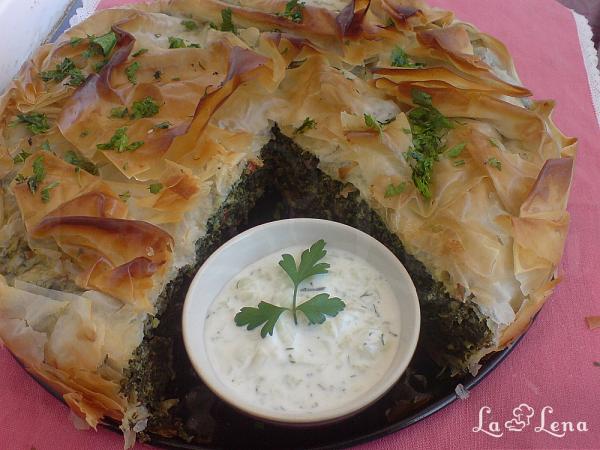 Plăcintă cu feta, spanac și roșii uscate