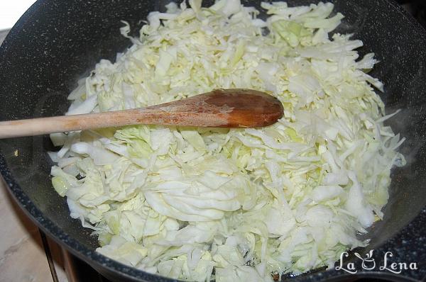 Plăcinte pufoase cu varză, sau Vărzări - Pas 2