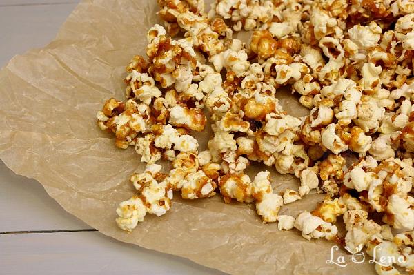 Popcorn cu caramel - Pas 14