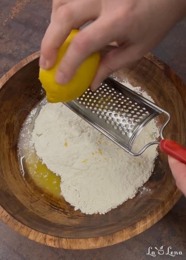 Prăjitură pufoasă cu mere, de post - Pas 2