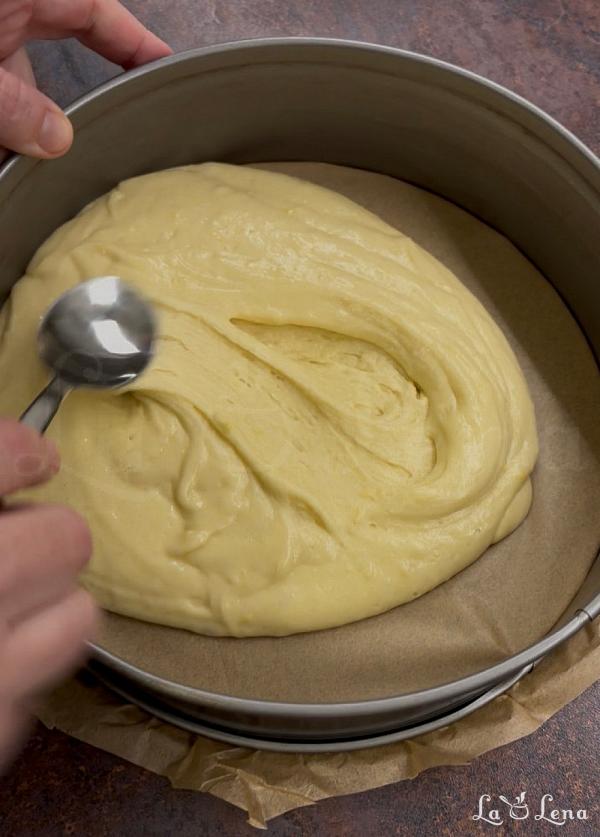 Prăjitură pufoasă cu mere, de post - Pas 5