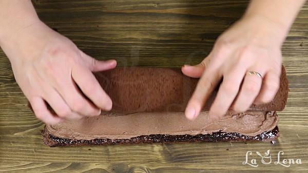 Ruladă cu ciocolată (Buche de Noel) - Pas 16