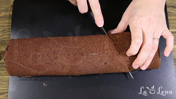 Ruladă cu ciocolată (Buche de Noel) - Pas 18