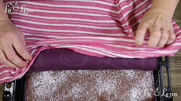 Ruladă cu ciocolată (Buche de Noel) - Pas 7