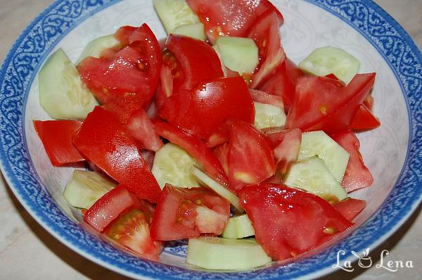 Salata Greceasca traditionala - Horiatiki - Pas 2