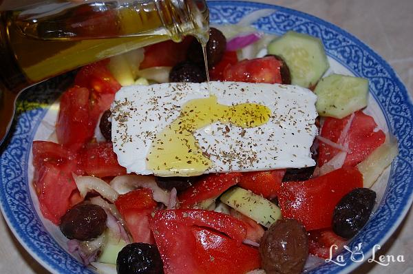 Salată Grecească tradițională - Horiatiki - Pas 5