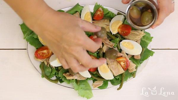 Salata Nicoise - cu ton si legume - Pas 10
