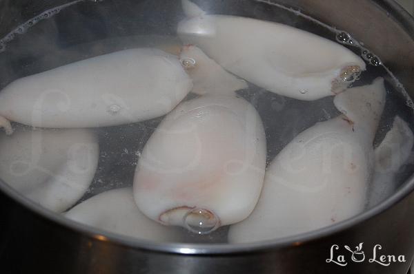Salată cu calamari și porumb - Pas 2
