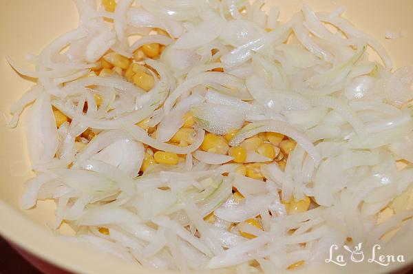 Salată cu calamari și porumb - Pas 5