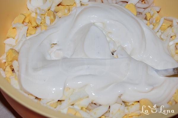Salată cu calamari și porumb - Pas 8