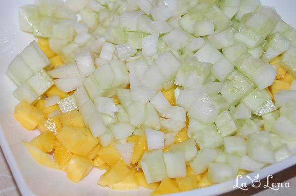 Salata de castraveti cu mango - Pas 2