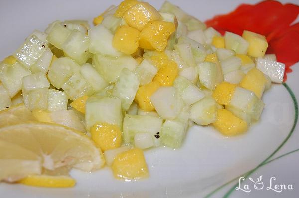 Salata de castraveti cu mango