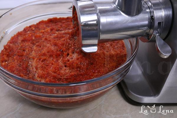 Salată de dovlecei marinați cu sos de ardei, la borcan - Pas 4