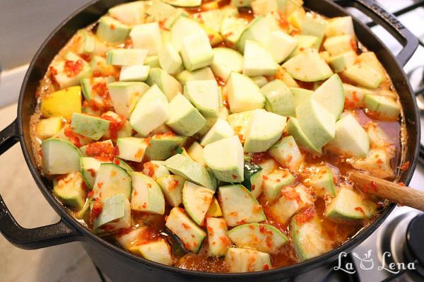 Salată de dovlecei marinați cu sos de ardei, la borcan - Pas 7