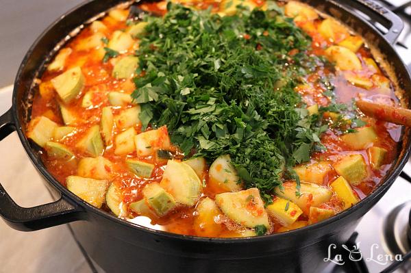 Salată de dovlecei marinați cu sos de ardei, la borcan - Pas 9